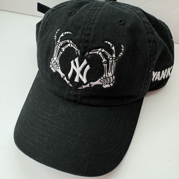 NWOT Mitchell & Ness MLB New York Yankees Skeleton Logo Hat - Picture 4 of 10